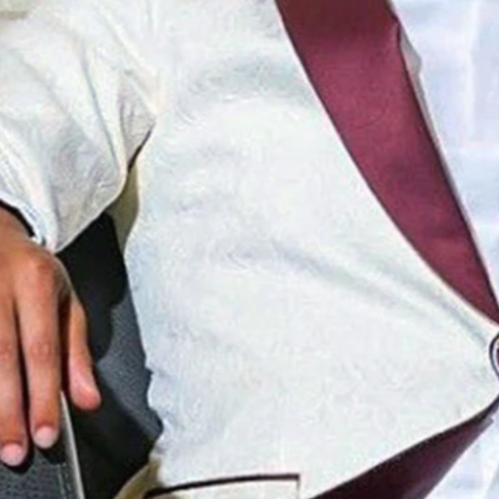 Suit - Picture 4 of 5